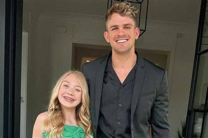Cole LaBrant Bio, Facts & Family Life of Vine Star & Social Media