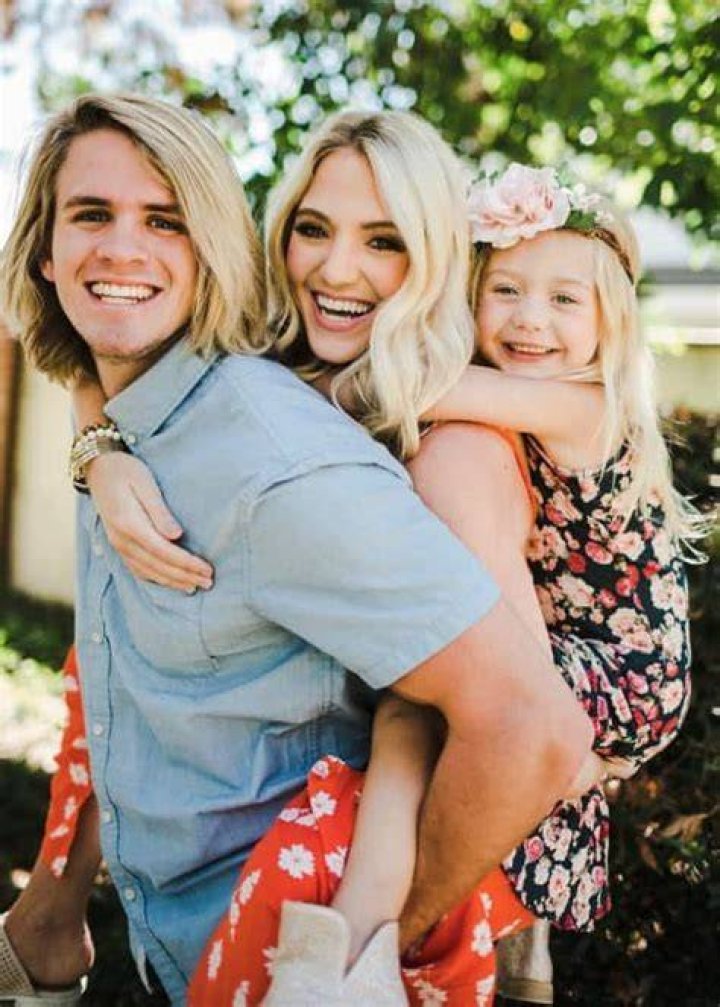 Cole LaBrant Height, Weight, Age, Body Statistics Healthy Celeb