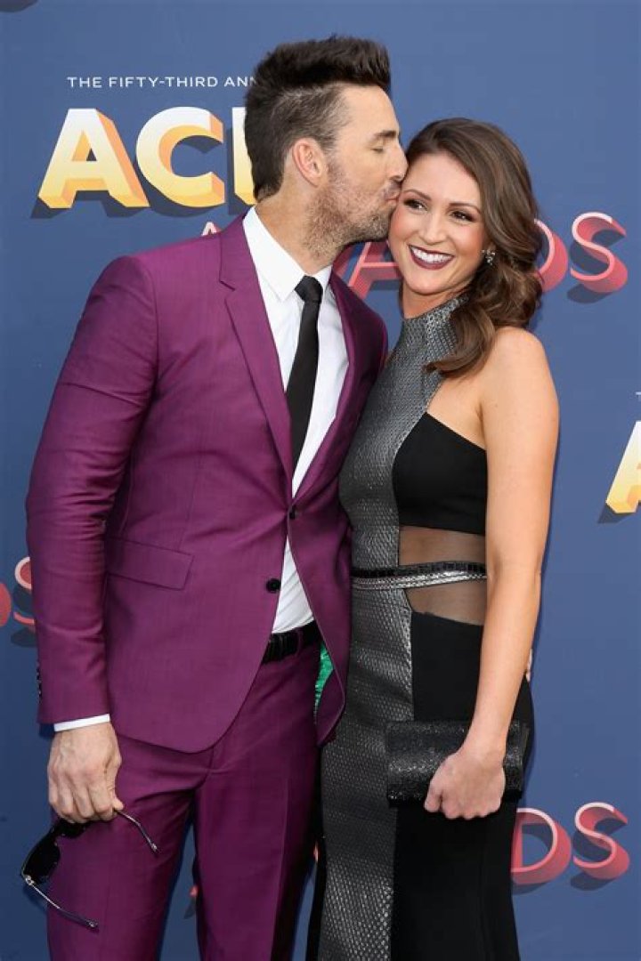 Country Singer Jake Owen Is Engaged to Girlfriend Erica Hartlein