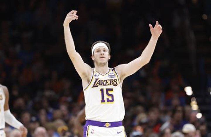 “Cut His Bangs”: Austin Reaves Trashed for Hysterical New Look by Livid Lakers
Fans