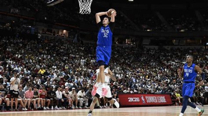 Dallas Mavericks Mavericks' Dirk Nowitzki and wife Jessica expecting