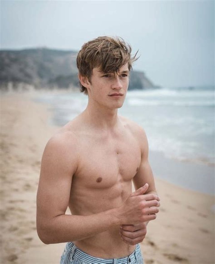 Damian Hardung Shirtless & Barefoot