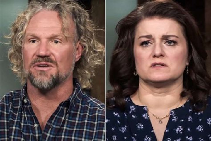 Dayton Robyn Brown Sister Wives both wearing burgundy shirts