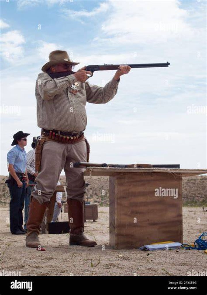 Deacon points the Cowboy Shotgun in Days Gone.