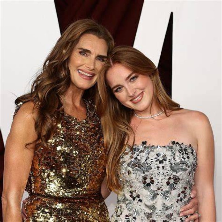 Does Brooke Shields have a relationship with her sisters?