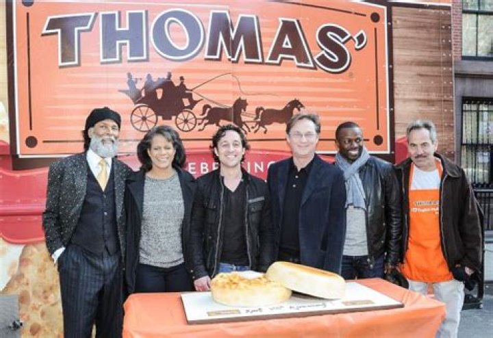 Does Philip Michael Thomas have kids?