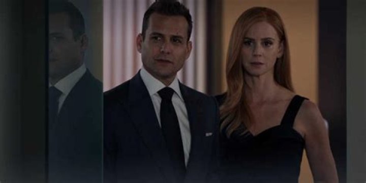 Donna kisses Harvey in Suits