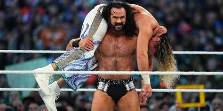 Drew McIntyre v Seth Rollins Money in the Bank 2020 Cropped