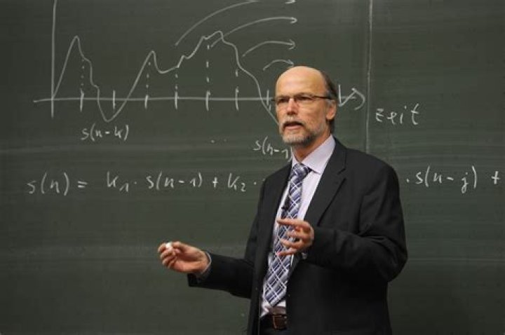 El Professor Teaching In Money Heist