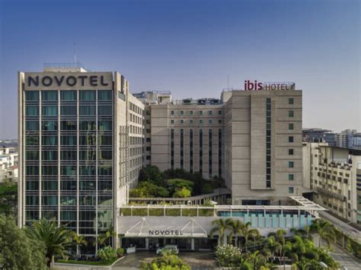 Elevated view of Novotel IBIS Hotel at 72-112 Green Lane East, Ellerslie. 
