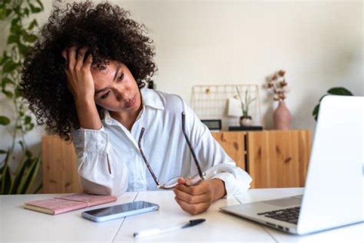 Employee Caught Sleeping in Salon, Boss Shares TikTok Video of Exhausted Woman