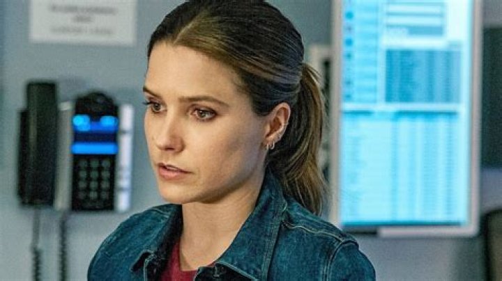 Erin Lindsay in Chicago PD.