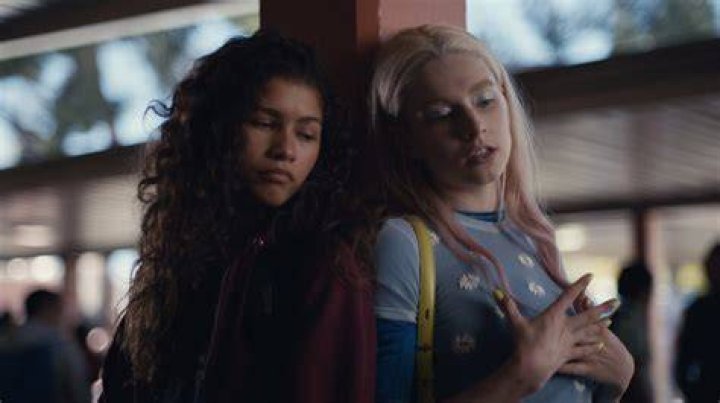 Euphoria Jules and Rue standing and leaning on each other