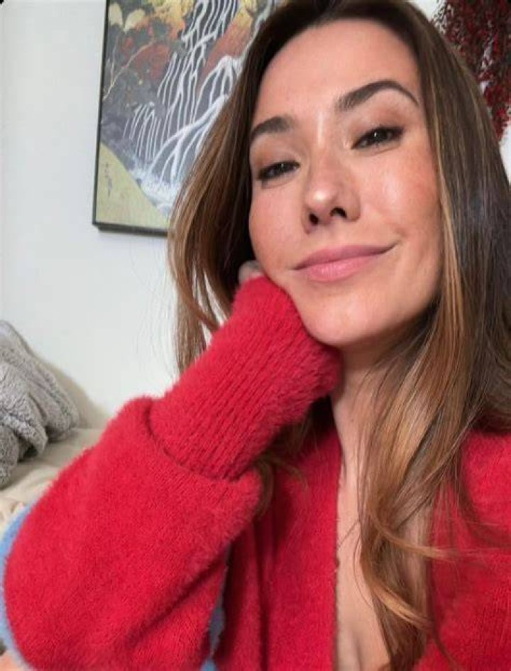 Eva Lovia Pictures