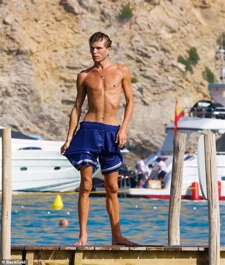 Exploring The Height Of Jordan Barrett: A Model's Journey