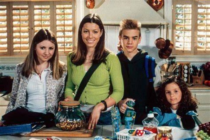 Fan Casting Beverley Mitchell as Saw in Hottest Actress by Franchise on myCast
