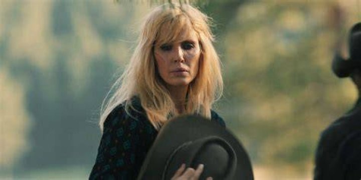 Fan Casting Cathy Moriarty as Beth Dutton, a financier and the daughter of John and Evelyn. in Yellowstone (90s) on myCast