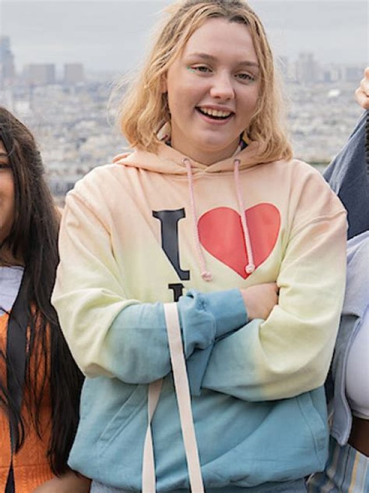 Fan Casting Kizzy Edgell as Darcy Olsson in Heartstopper on myCast