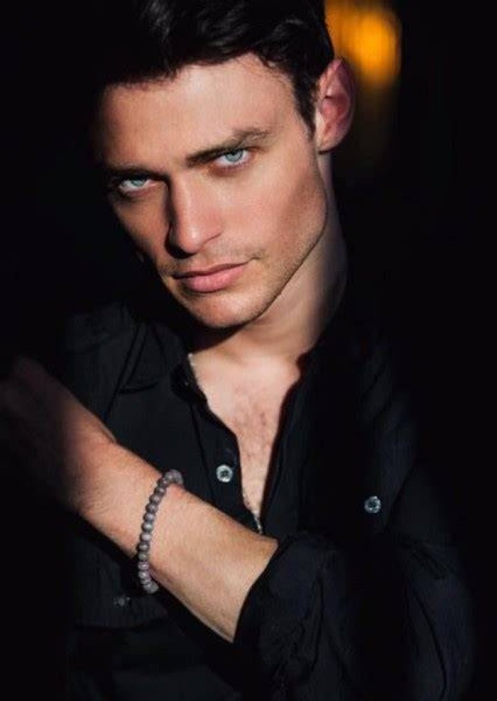 Fan Casting Thomas Doherty as Rhysand in A Court of Thorns and Roses on myCast