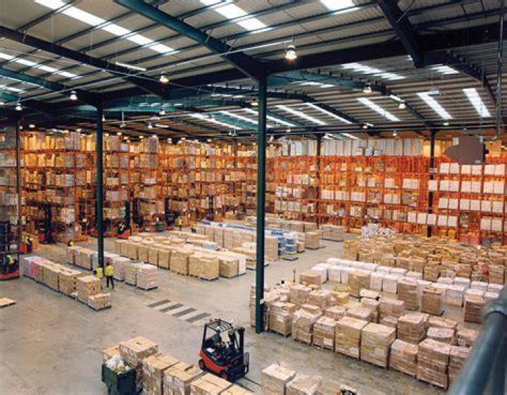 FileModern warehouse with pallet rack storage system.jpg Wikimedia