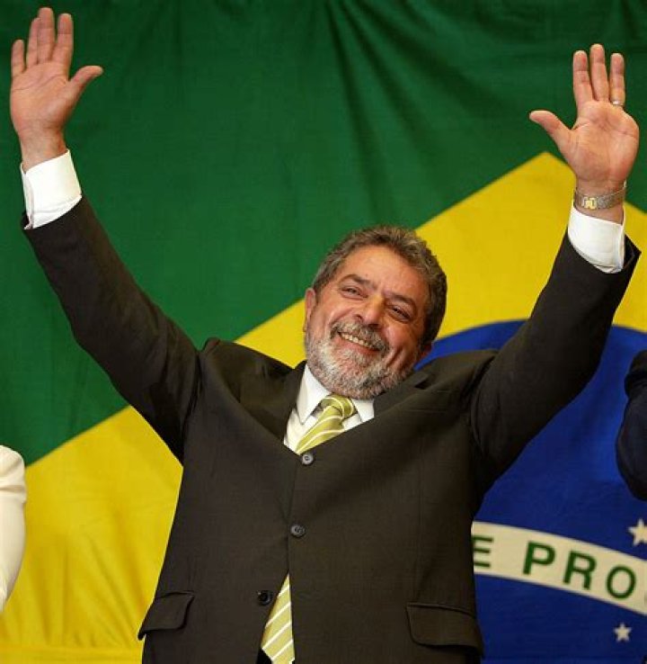 Former Brazilian president and current candidate Luiz Inacio Lula da Silva appears with his wife Rosangela da Silva during a rally at a Rio de Janeiro samba school on September 25, 2022 Former Brazilian president and current candidate Luiz Inacio Lula da Silva appears with his wife Rosangela da Silva during a rally at a Rio de Janeiro samba school on September 25, 2022