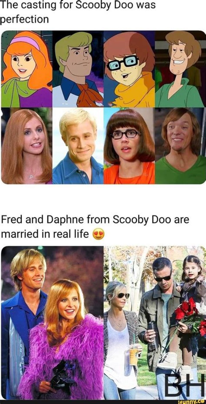 Fred and Daphne during a monster attack in Scooby-Doo Monsters Unleashed