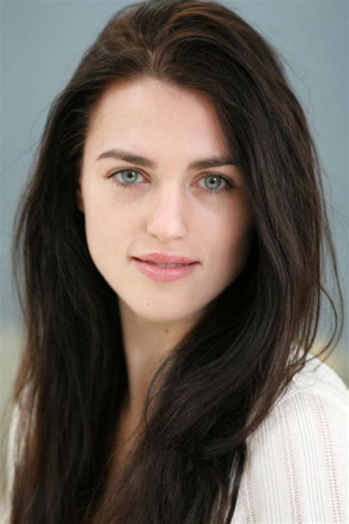 Freya Tingley as Fymryn in Dota: Dragon's Blood on Netflix