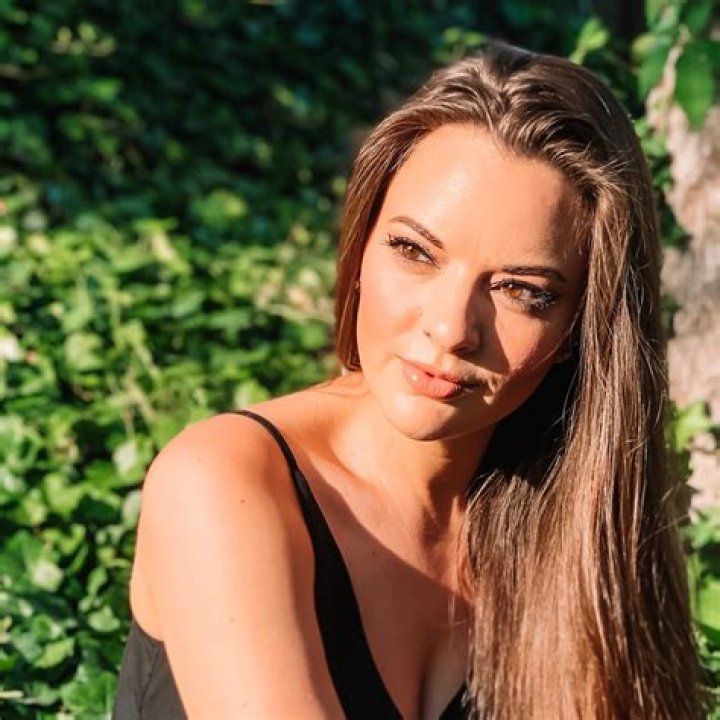 Get the perfect summer glow with this trendy outfit