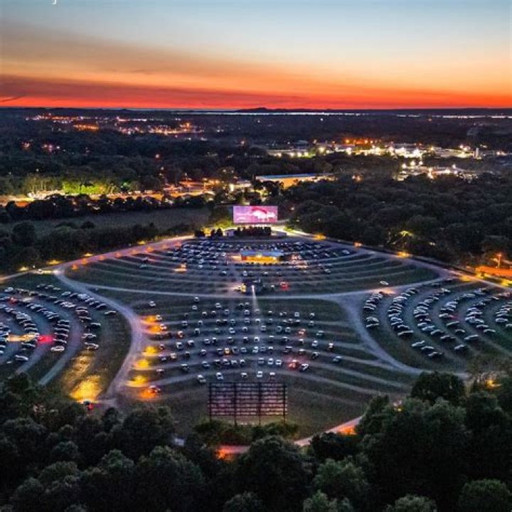 Getty 4 Drive In Movie Theater in Norton Shores