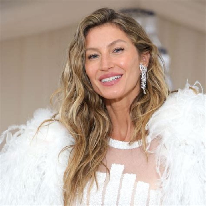 Gisele Bündchen Breathes New Life Into Old Dress With Eco-Friendly Gala Look (And We're Inspired)