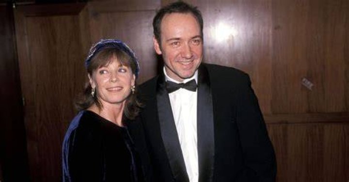 Has Kevin Spacey ever been married or had famous girlfriends?