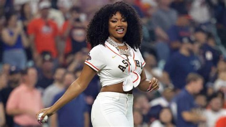 Heading To A Baseball Game? Your Guide To Looking Stylish Yet Practical