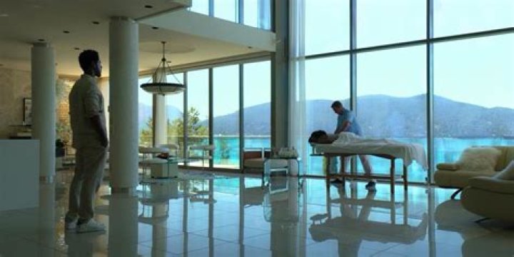 Henry in his mansion in Dragged Across Concrete