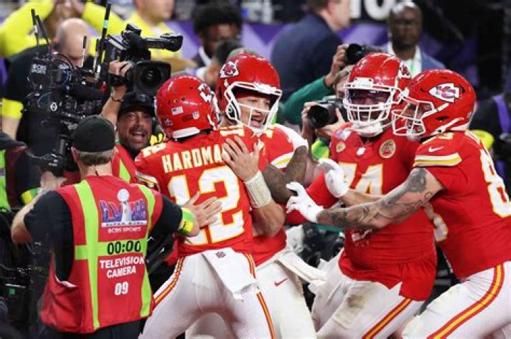 How Did Kansas City Chiefs&rsquo; Travis Kelce Meet His Girlfriend Kayla Nicole?