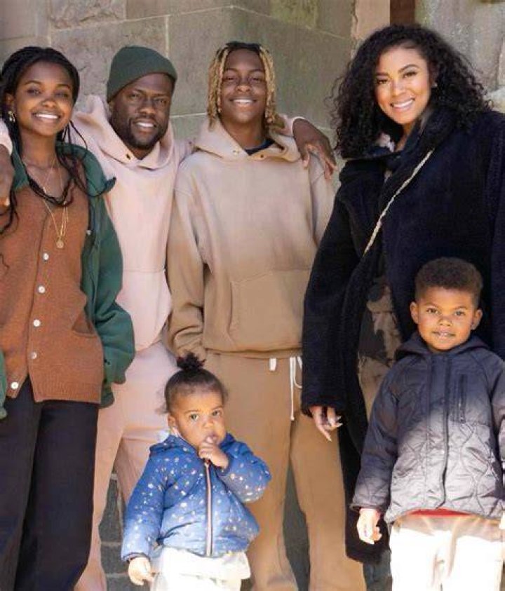 How many kids does Kevin Costner have with how many wives? How many kids does Kevin Costner have with how many wives?