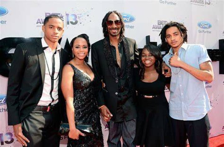 How Tall Is Snoop Dogg In Feet And Inches?