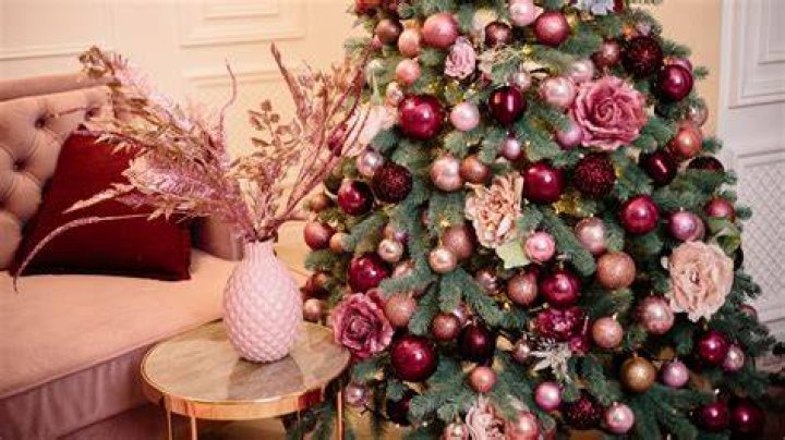 How To Achieve The Perfect Monochromatic Christmas Tree