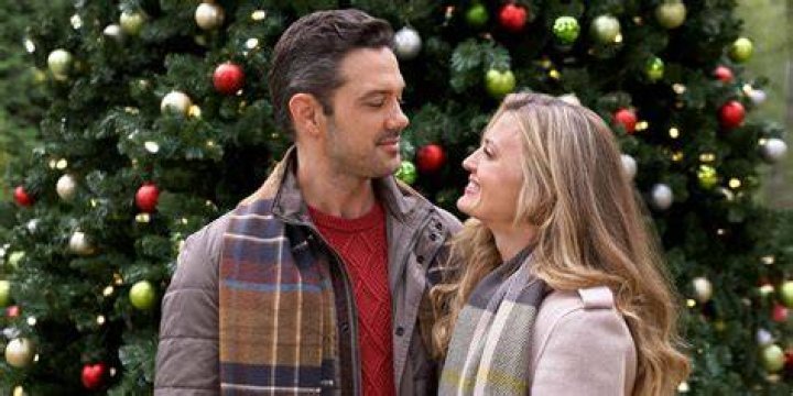 How To Replicate Jen And Max's Coordinating Outfits From Hallmark's #Xmas