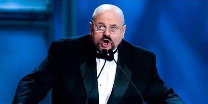 Howard FInkel talking at his WWE Hall of Fame induction.