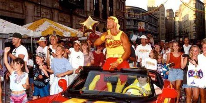 Hulk Hogan Arrives In WCW