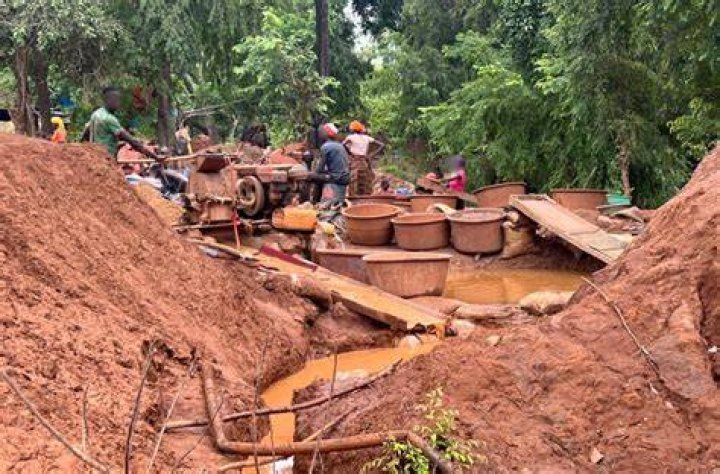 Illegal mining, smuggling threaten Ghana's cocoa industry