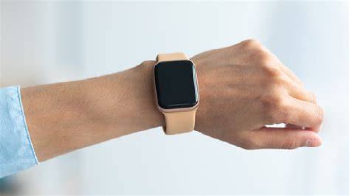 Is An Apple Watch Or Fitbit The Better Fitness Tracker?