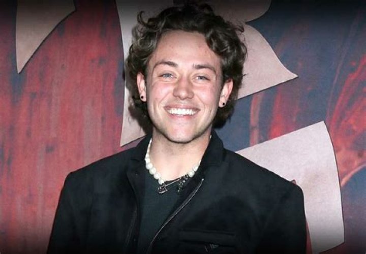 Is Ethan Cutkosky Gay? A Deep Dive Into His Sexual Orientation And Personal Life