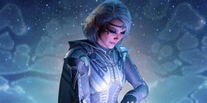 Isobel casts a light spell in Baldur's Gate 3, superimposed over a night sky.