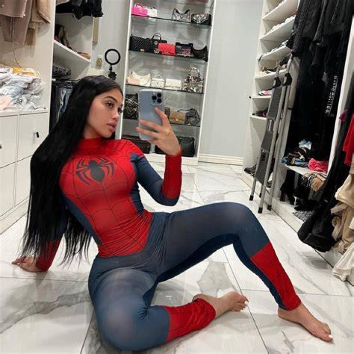 Jailyne Ojeda Ochoa Fitness Girl with Curvaceous Body NetWorth
