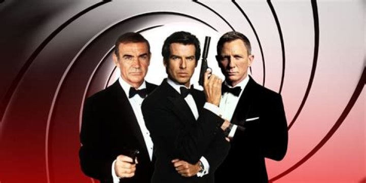 James Bond enters Mr. Big's palace in San Monique