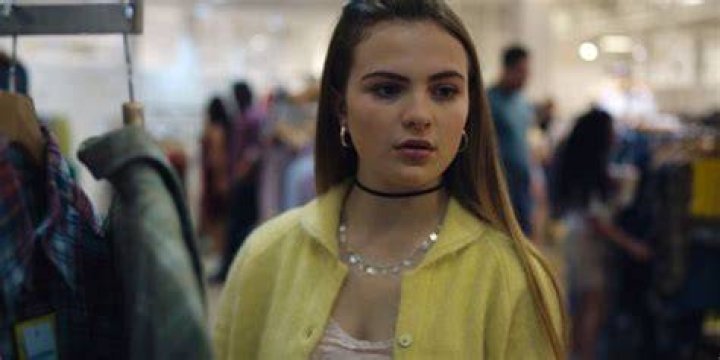 Jeanette shops with Kate's friends in Cruel Summer episode 1