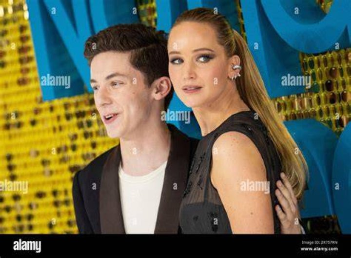 Jennifer Lawrence and Andrew Barth Feldman on a couch in No Hard Feelings 