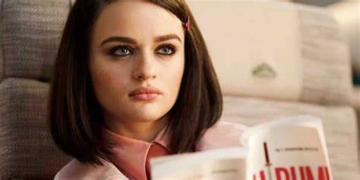 Joey King reads a book in Bullet Train