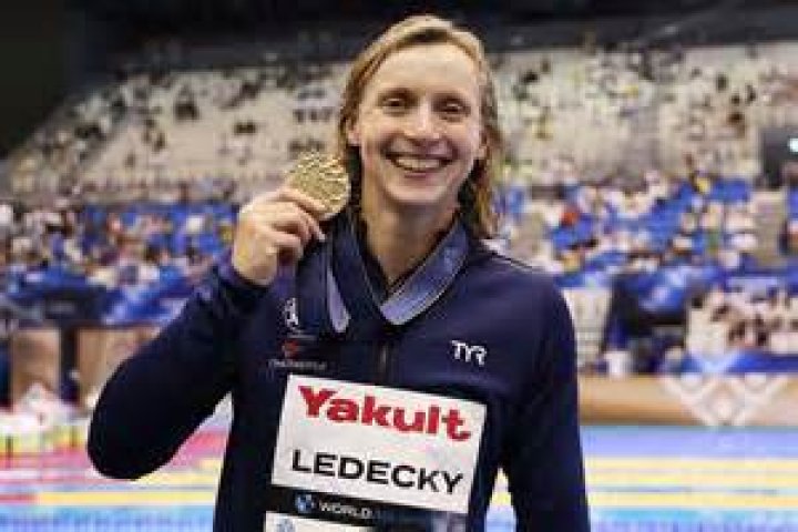 Katie Ledecky breaks the 1500m world record